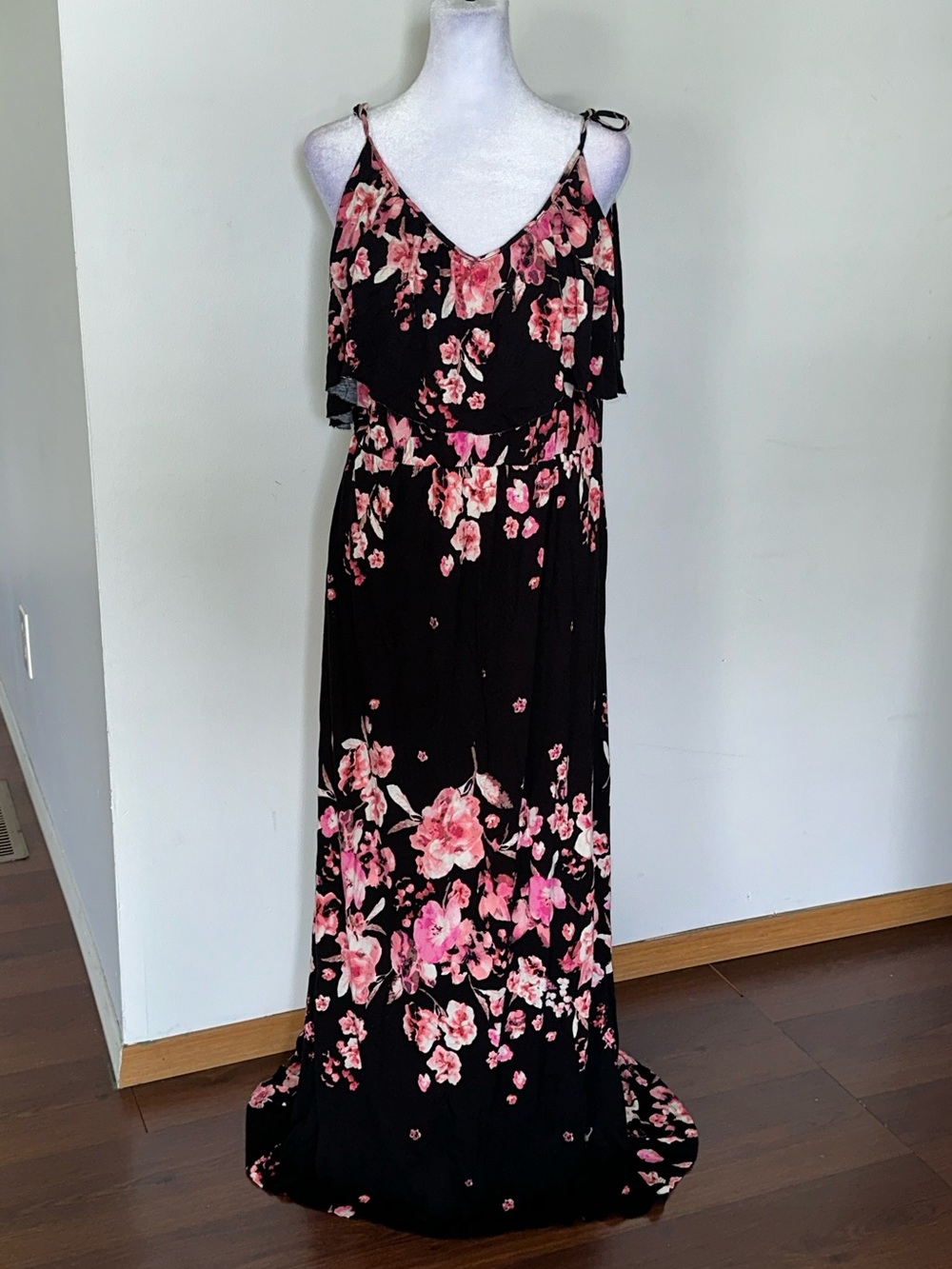 Doll’s Floral Maxi Essential Stylish Detailed Slip Dress in Black/Pink- Women’s - Picture 2 of 5